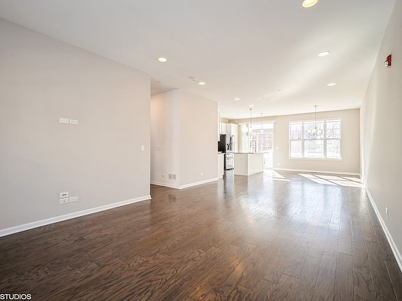 4th image of 302 Capulina Ct