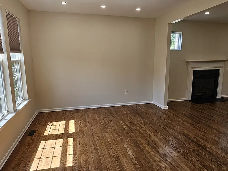 44 Imperial Pl — Photo 3