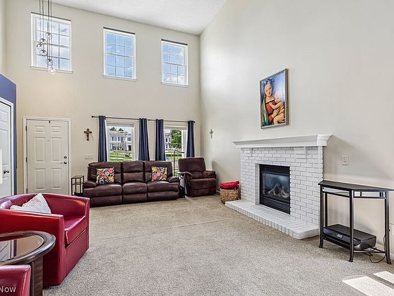 3rd image of 2152 Thornbury Ln