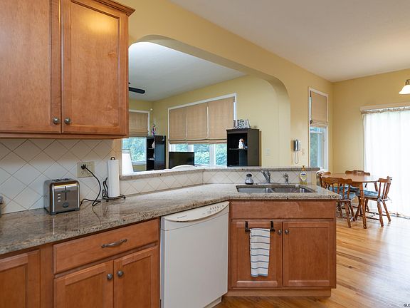 2nd image of 16 Hilltop Dr