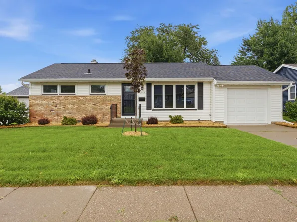 3024 Grove St, Davenport, IA 52804