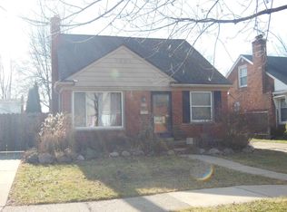 21346 Newcastle Rd, Harper Woods, MI 48225