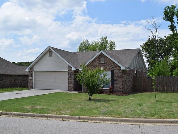 3rd image of 1729 Red Oak Cir