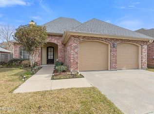 202 Beaufort Cir, Youngsville, LA 70592