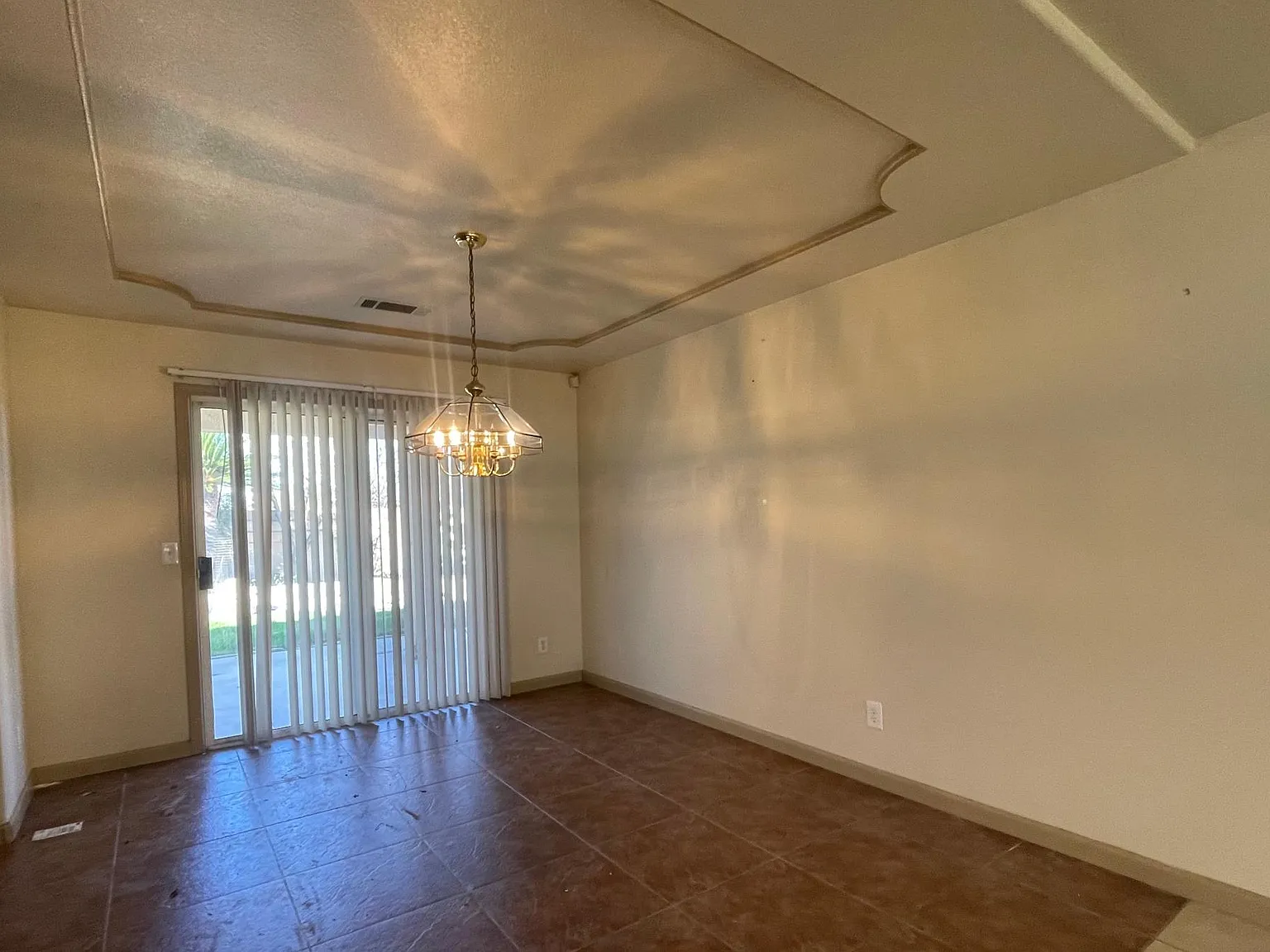 3 bed, 2.5 bath, 1728 sqft, $2,400 — Photo 2
