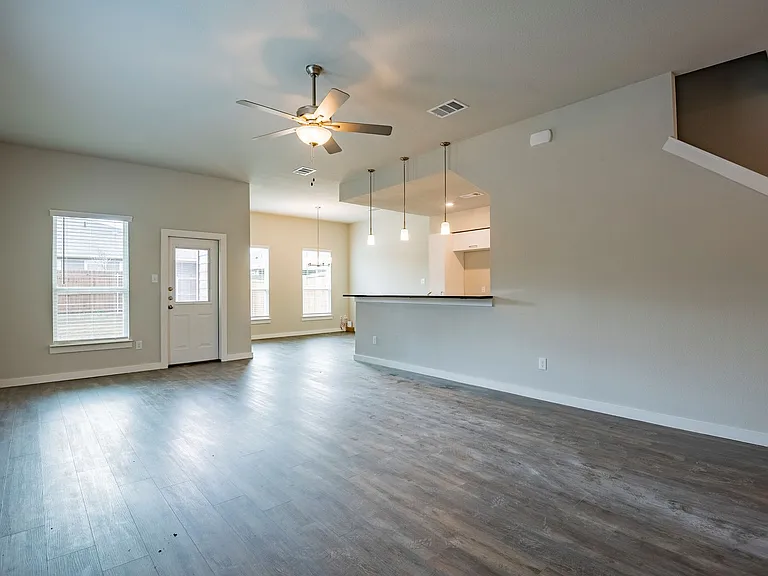 644 Wheatfield Dr — Photo 5