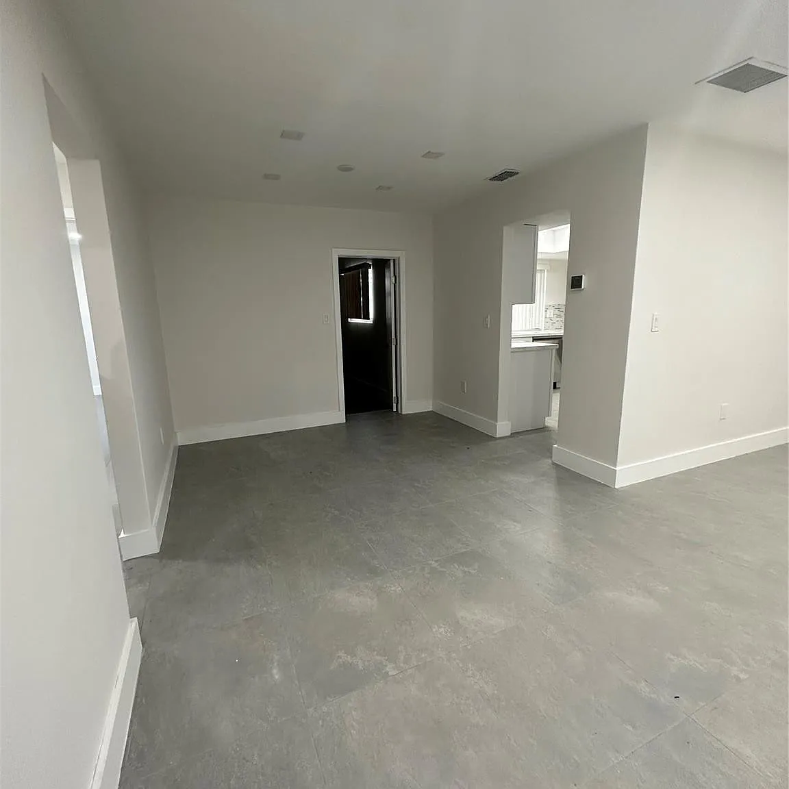4 bed, 2.0 bath, 1181 sqft, $3,950 — Photo 2