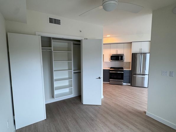 2571 NE 195th St #S1