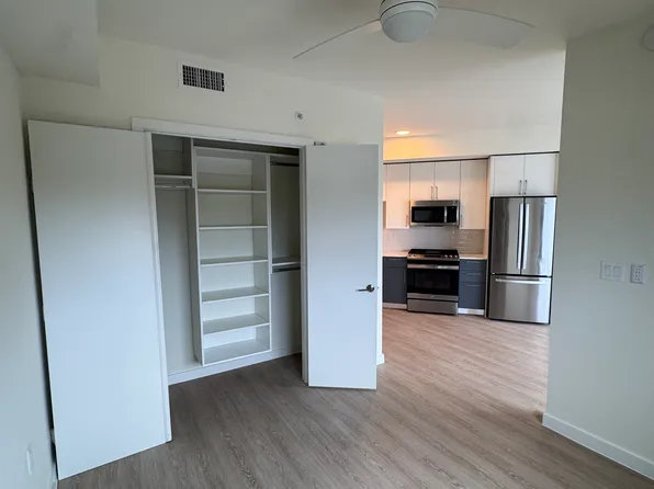 2571 NE 195th St #S1, Miami, FL 33180