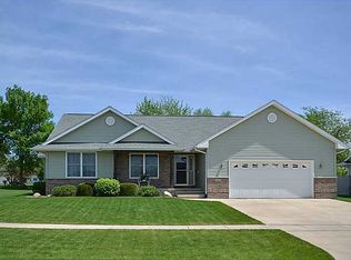 306 Willow St, Alburnett, IA 52202
