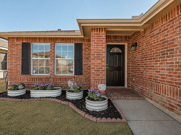 3rd image of 6601 Longleaf Ln