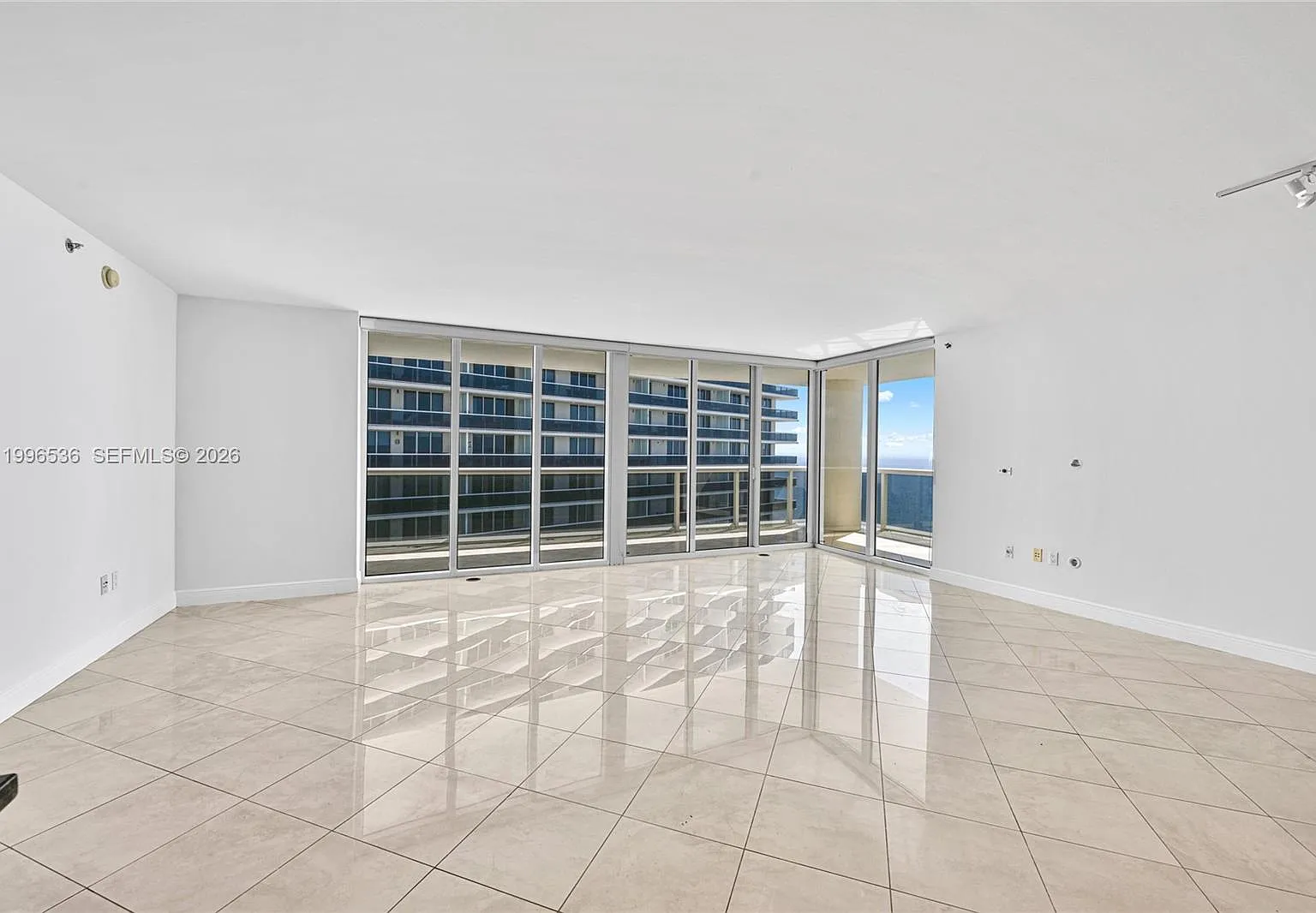 Beach Club Condo — Photo 4