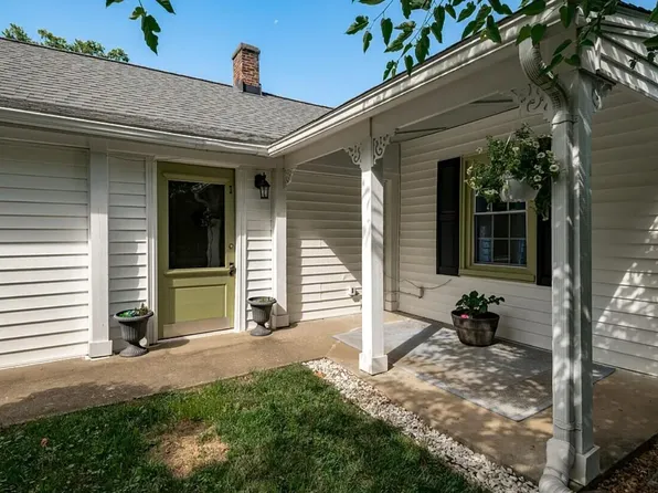 405 N Winter St, Midway, KY 40347