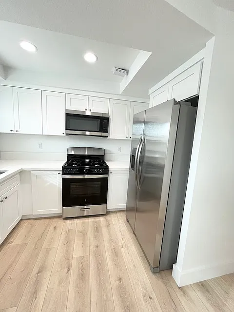 Building Photo - 4152 Howard Ave #4158