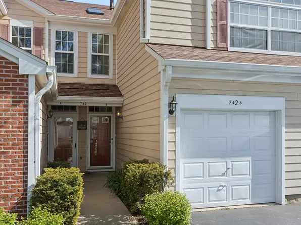 742 W Streamwood Blvd #B, Streamwood, IL 60107