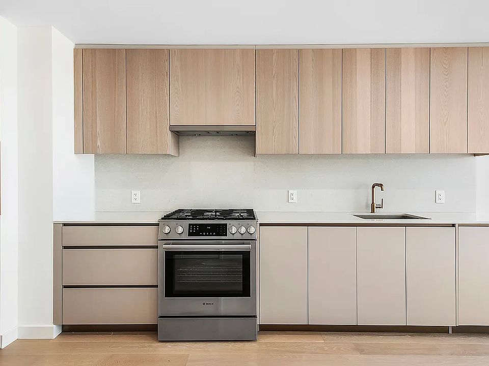 2nd image of 3 Court Sq #514