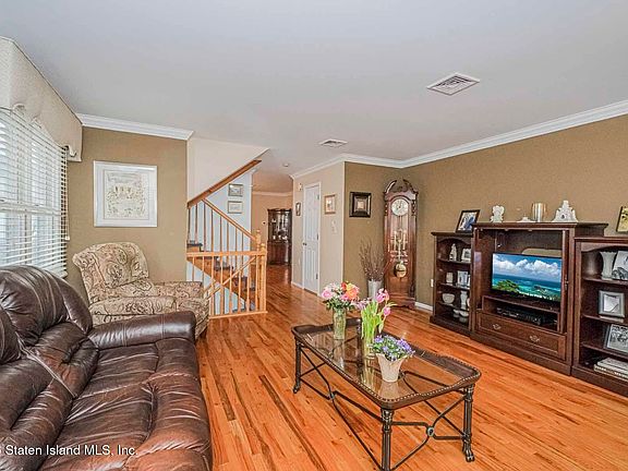 5th image of 250 Brighton St