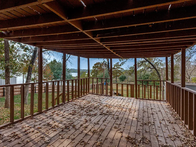 1612 Woodview Dr — Photo 15