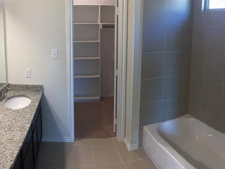 1516 Chama Dr — Photo 9