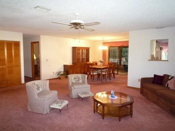 3rd image of 20 Westford Ln