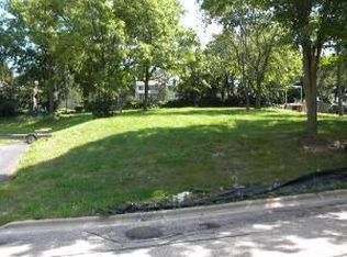 21 N River Rd, Algonquin, IL 60102