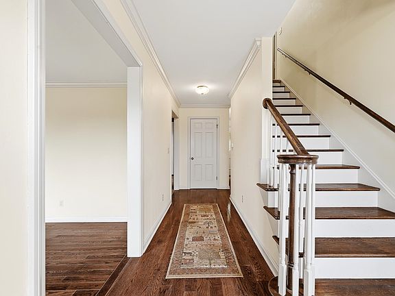 4th image of 68 Camelot Dr