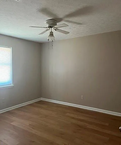 1290 Knoll Ct NW #B — Photo 7