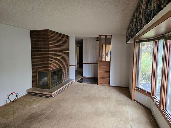4th image of 3926 Idaho Ave N