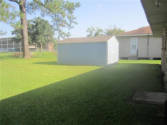 3rd image of 912 West Dr