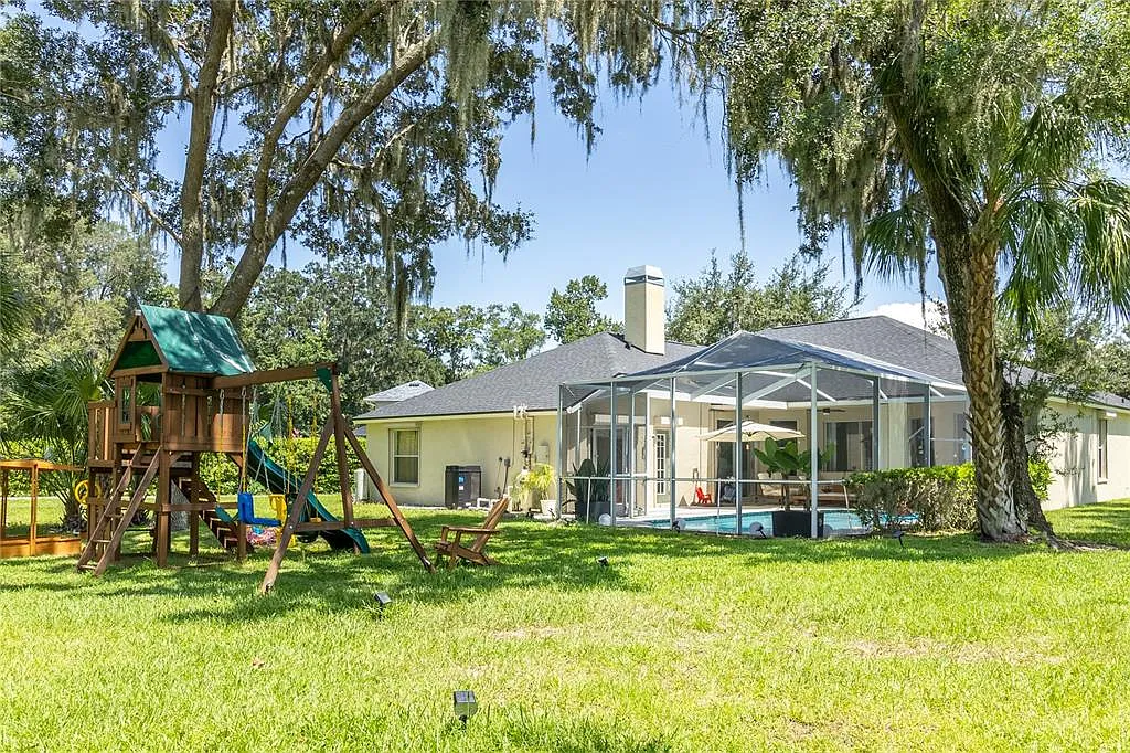 4 bed, 3.0 bath, 2203 sqft, $4,200 — Photo 3