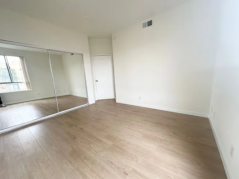 1234 Las Palmas Ave — Photo 10