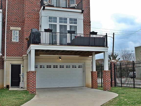 3rd image of 1752 Parkwood Ave