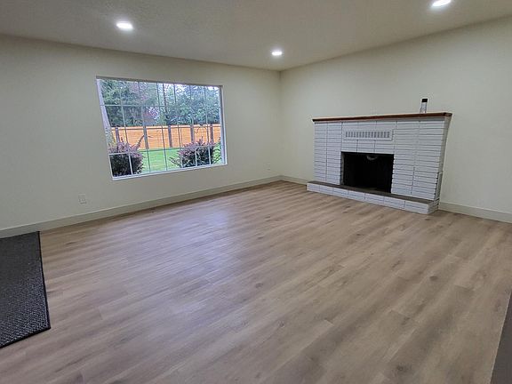 4th image of 25021 NE 25th St