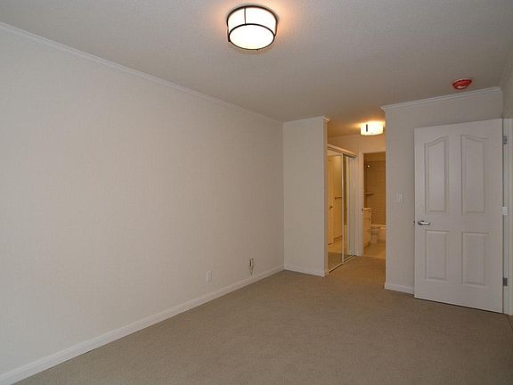 5th image of 542 Haight St APT 202