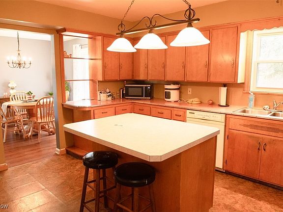 2nd image of 488 Tallwood Dr