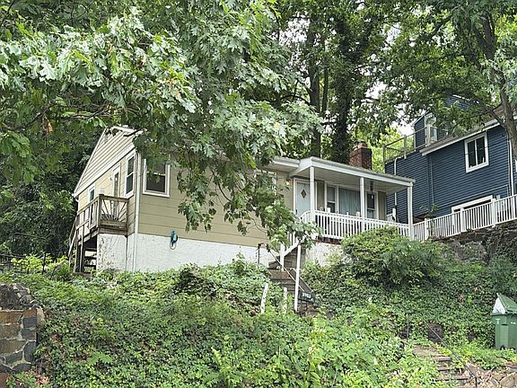 3rd image of 3903 Glenmore Ave