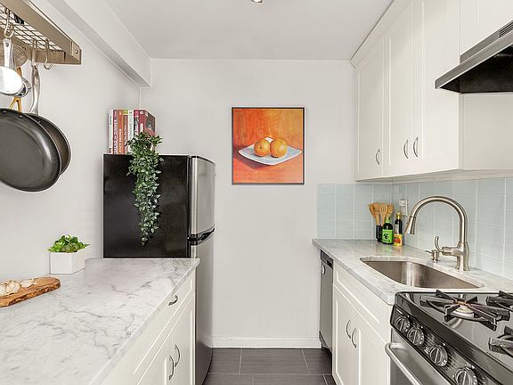 3rd image of 333 E 14th St APT 11A