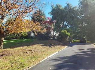 24 Longview Dr, Holmdel, NJ