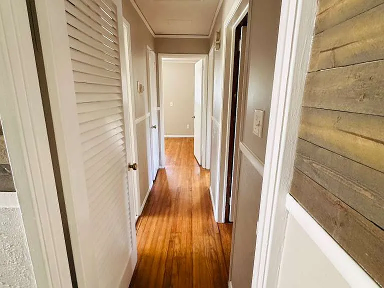 1822 Grove Hill Ln — Photo 2