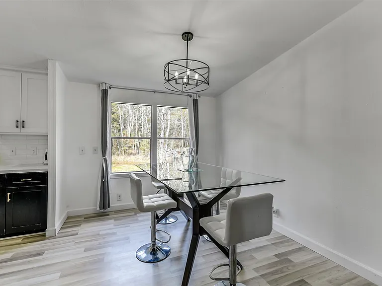 21507 Juliann Alyes — Photo 12