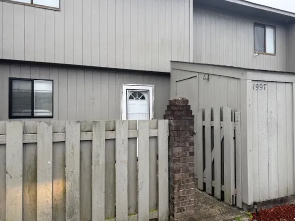 Pine Villa Town Houses