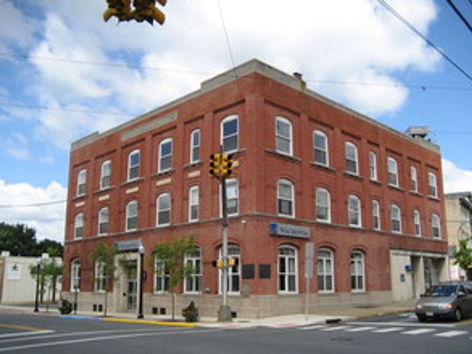 1st image of 2 W Washington Ave #204