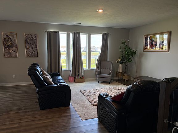 4th image of 8874 Springbrook Dr