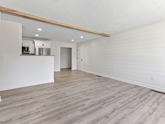 4th image of 303 New York Blvd