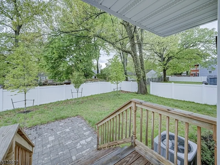 8 Travers Ave — Photo 17