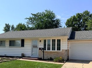 420 Camden Ave, Romeoville, IL 60446