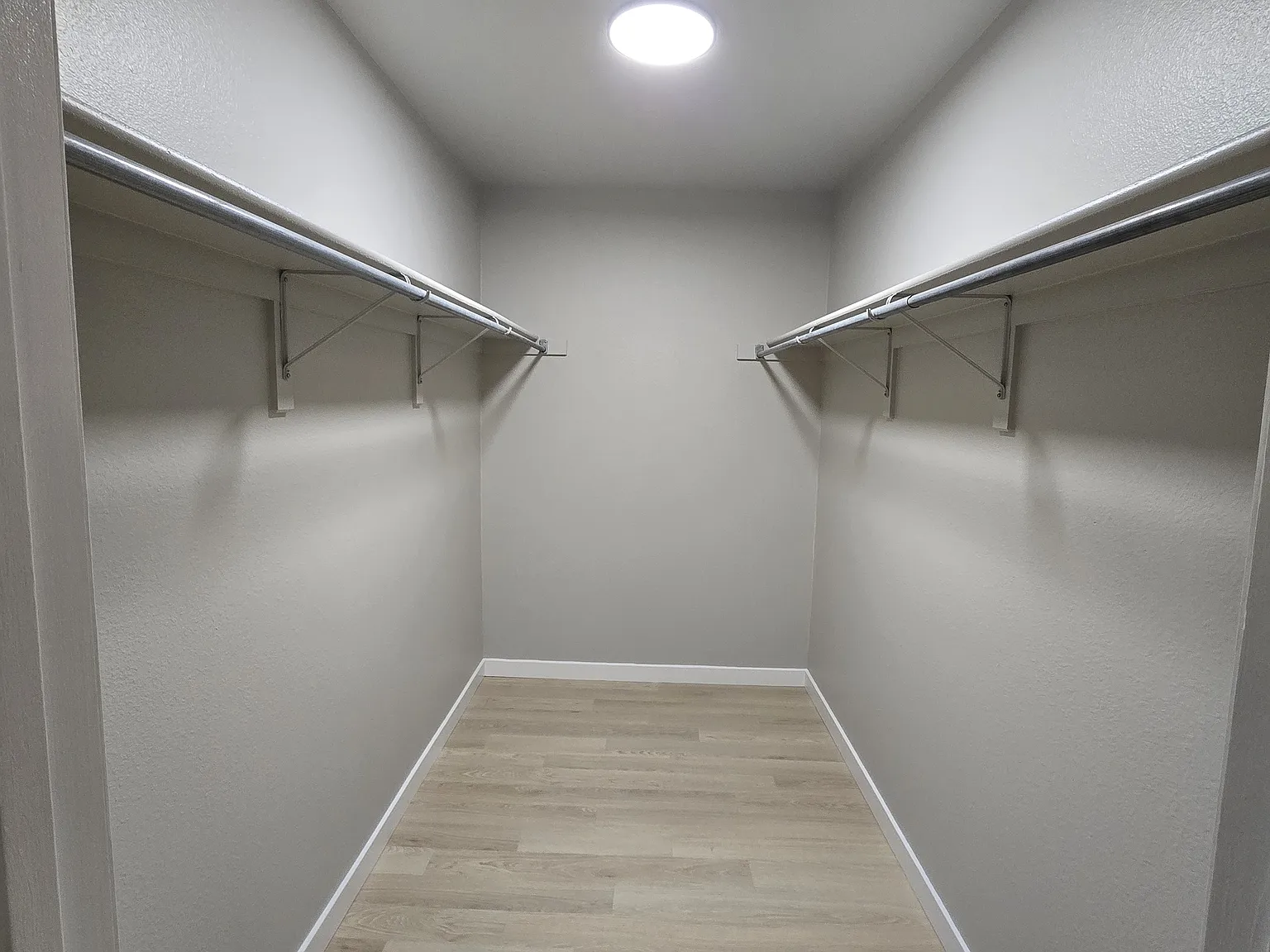 2 bed, 948 sqft, $2,400 — Photo 3