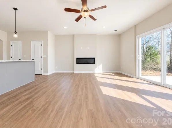3031 Aberleaf Ln, Charlotte, NC 28227