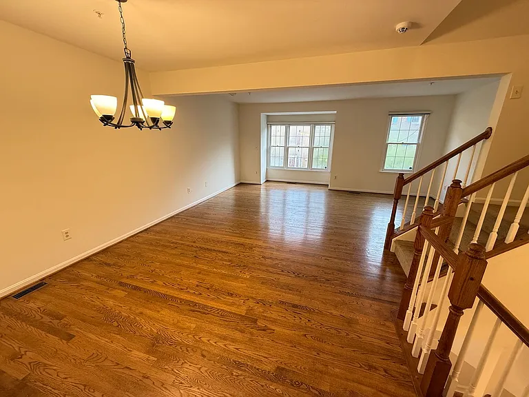 5506 Whitley Park Ter — Photo 8