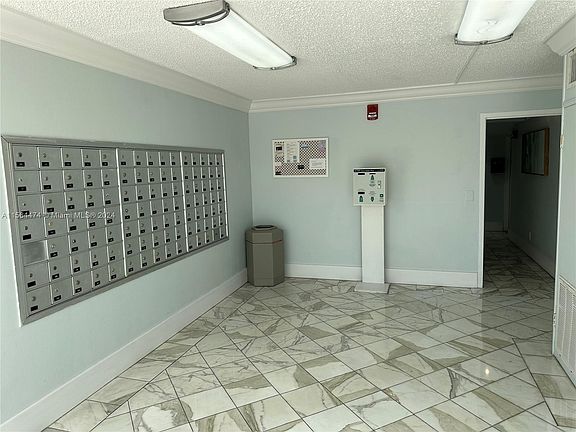 4th image of 2000 NE 135th St #911